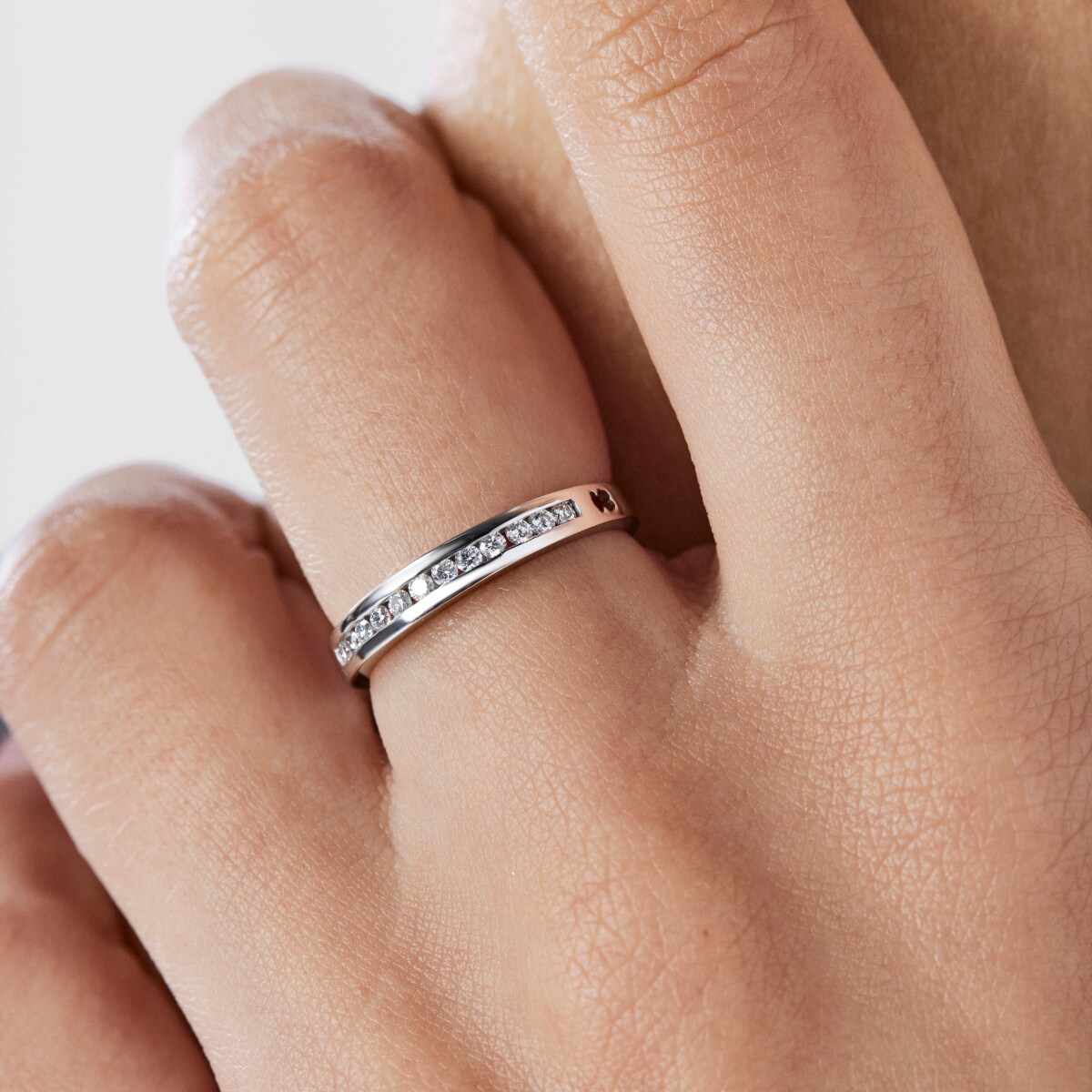 Anillo de oro blanco con diamantes Les Classiques