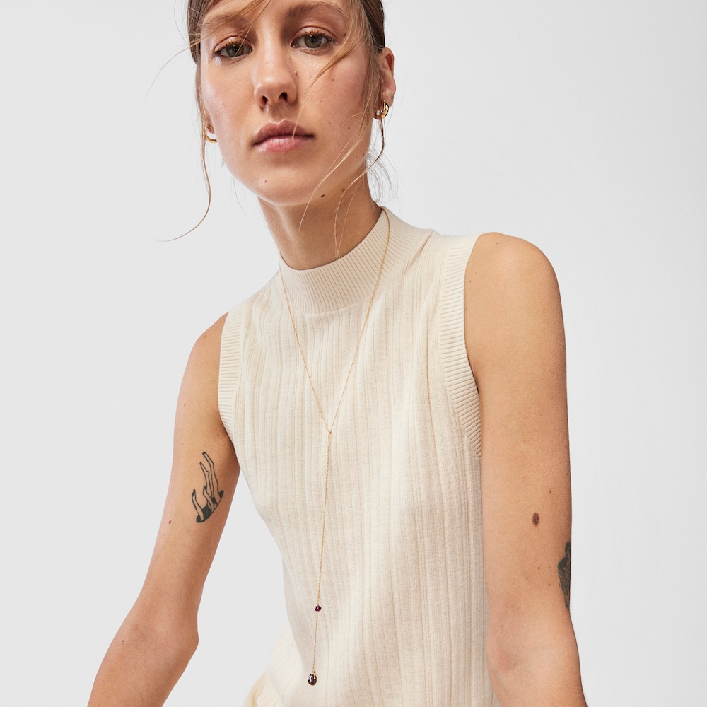 Tous Teddy Bear Gems &ndash; N&aacute;hrdeln&iacute;k zo žlt&eacute;ho striebra Vermeil so &scaron;edou barokovou perlou a rub&iacute;nom