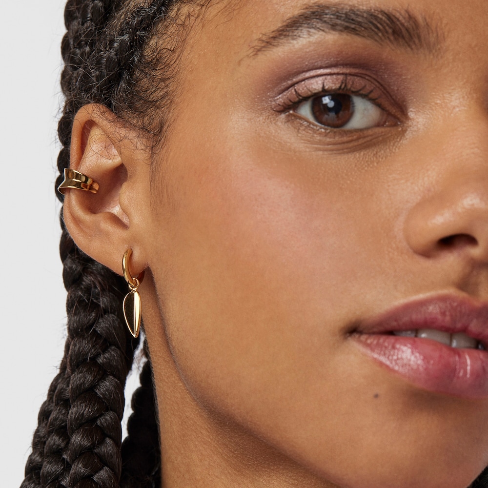 Aretes Fragile Nature hoja con ba&ntilde;o de oro 18 kt sobre plata