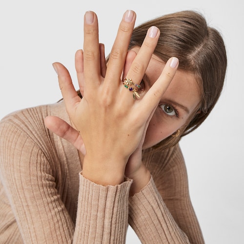 Anillo flor con ba&ntilde;o de oro 18 kt sobre plata y gemas Fragile Nature