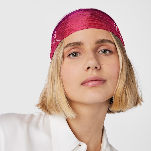 Pink silk Script pleated Scarf