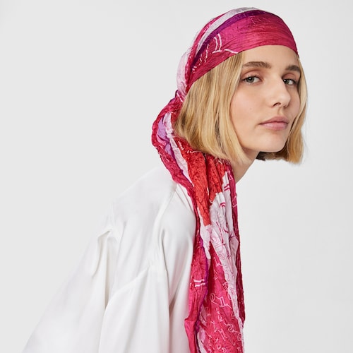 Pink silk Script pleated Scarf