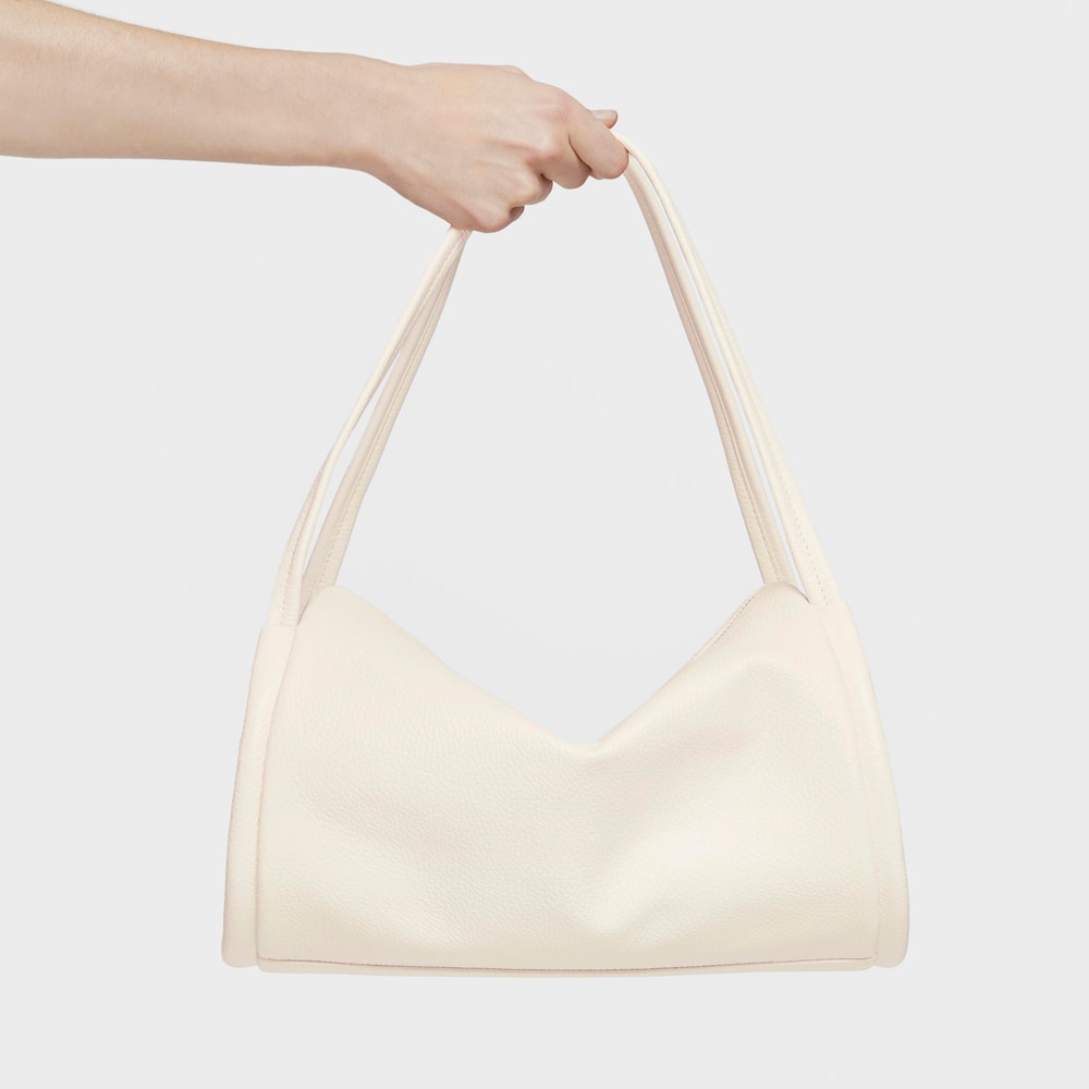Bolso Duffle mediano de piel beige TOUS Miranda image number 4