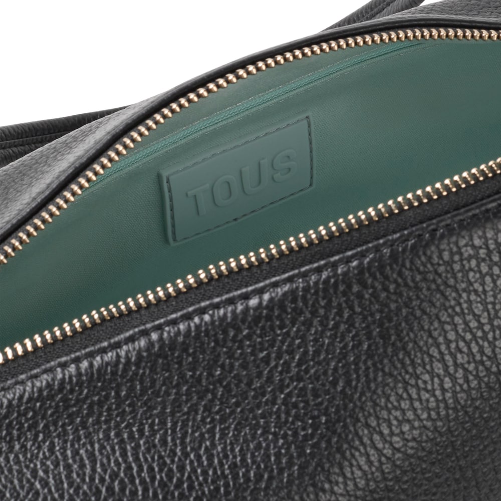 Bolso Duffle mediano de piel negra TOUS Miranda image number 2