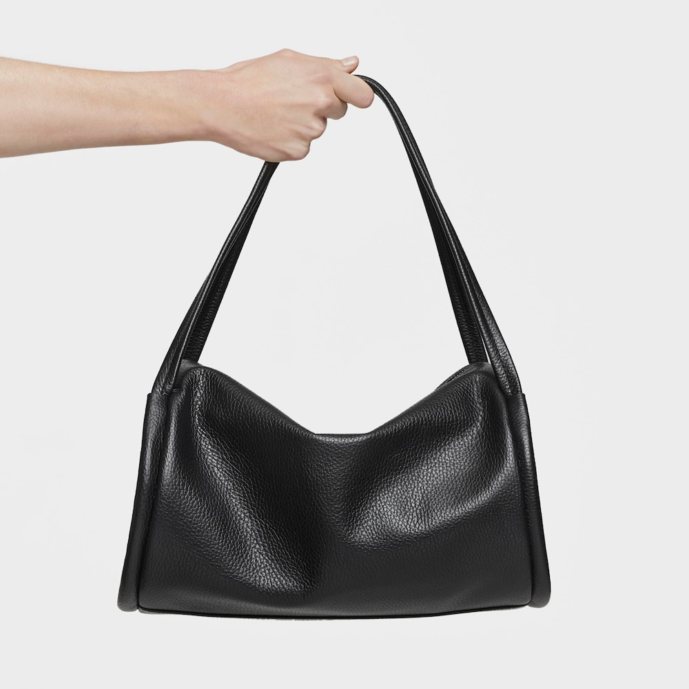 Bolso Duffle mediano de piel negra TOUS Miranda image number 5