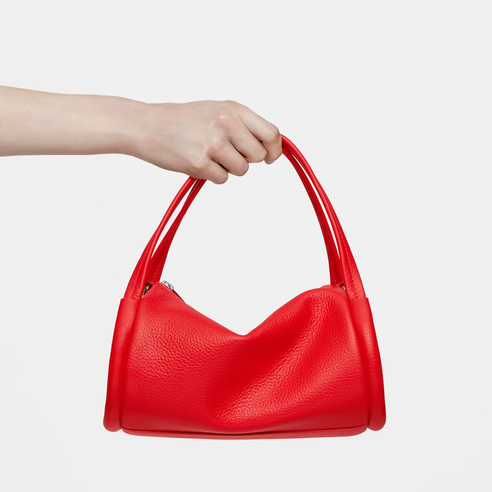 Bolso Duffle pequeño de piel roja TOUS Miranda image number 4