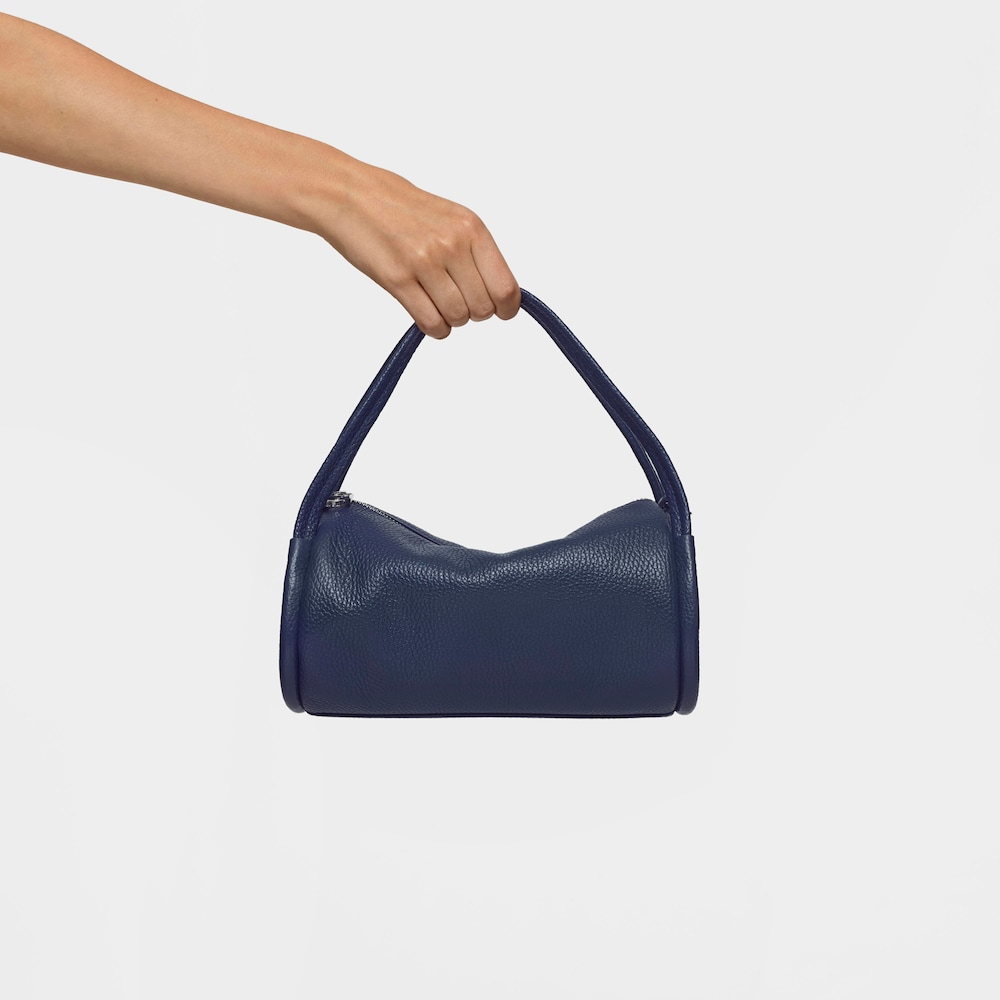 Bolso Duffle pequeño de piel azul marino TOUS Miranda image number 5