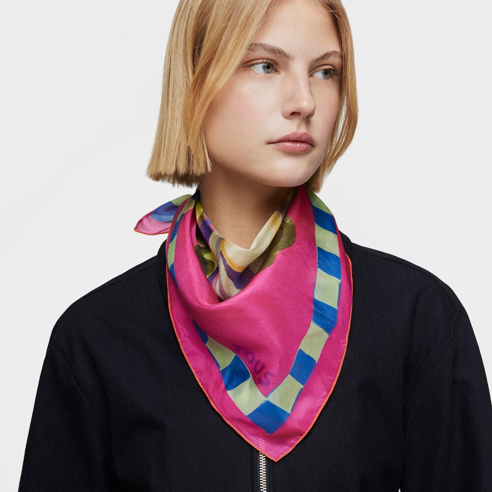 Mały kwadratowy szal w kolorze fuksji TOUS Doris