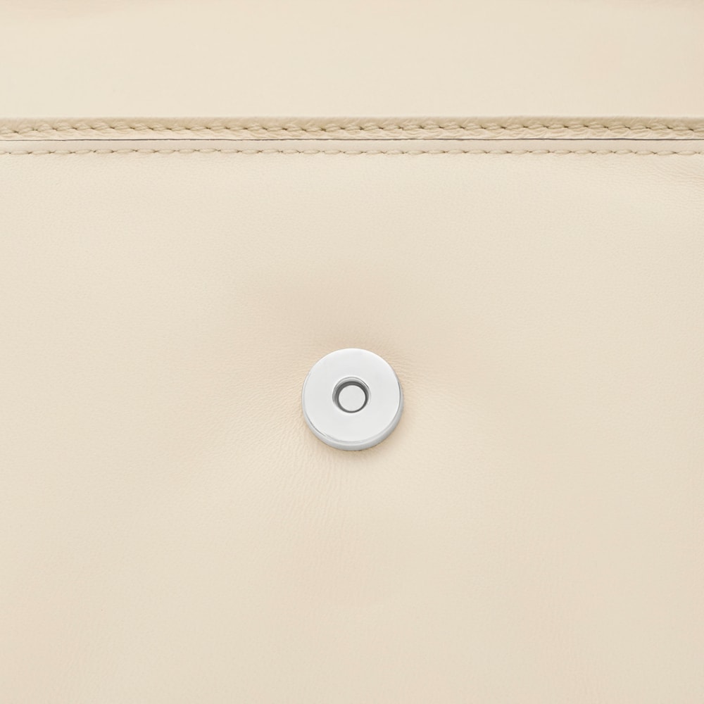 Bandolera pequeña de piel beige TOUS Bold Bear image number 3
