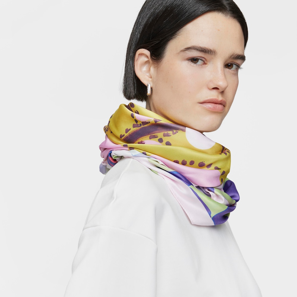 Pa&ntilde;uelo cuadrado grande rosa palo TOUS Doris