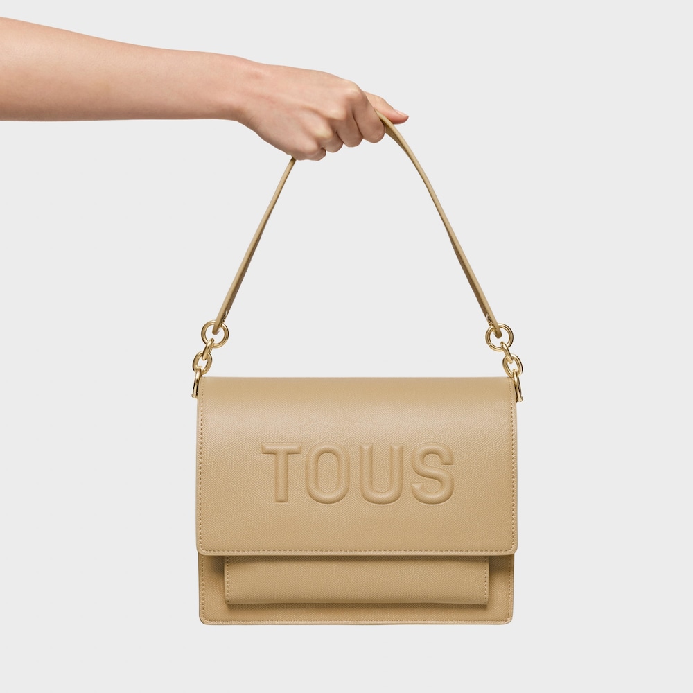 Středně velk&aacute; Crossbody kabelka v&nbsp;p&iacute;skově b&eacute;žov&eacute; barvě Audree TOUS Brenda