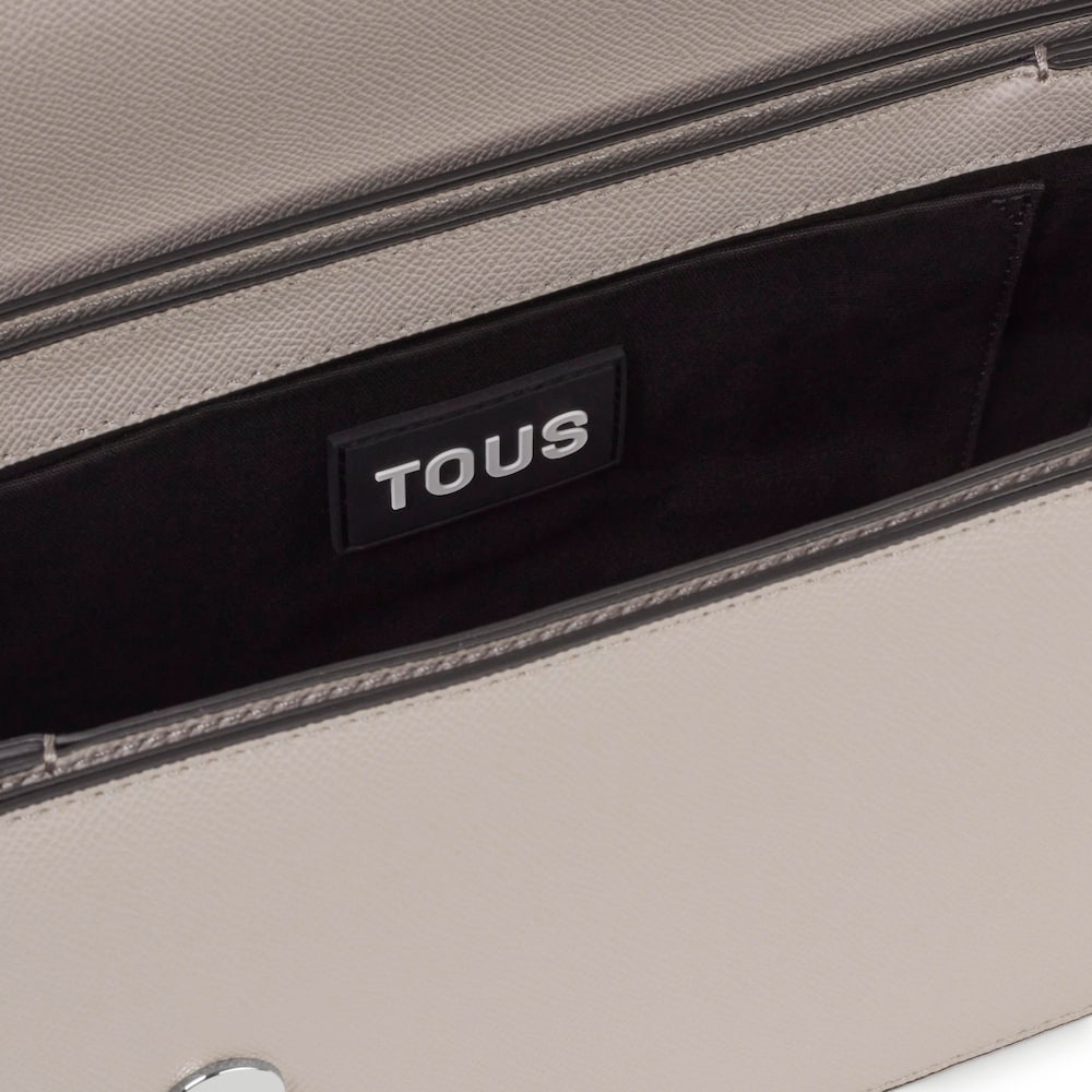 &Mu;&epsilon;&sigma;&alpha;ί&omicron;&upsilon; &mu;&epsilon;&gamma;έ&theta;&omicron;&upsilon;&sigmaf; &tau;&sigma;ά&nu;&tau;&alpha; &chi;&iota;&alpha;&sigma;&tau;ί TOUS Brenda &sigma;&epsilon; &gamma;&kappa;&rho;&iota; &chi;&rho;ώ&mu;&alpha;