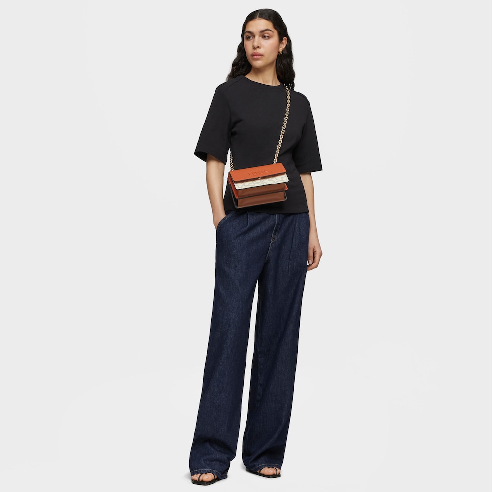 Bandolera peque&ntilde;a solapa beige y negra Kaos Icon