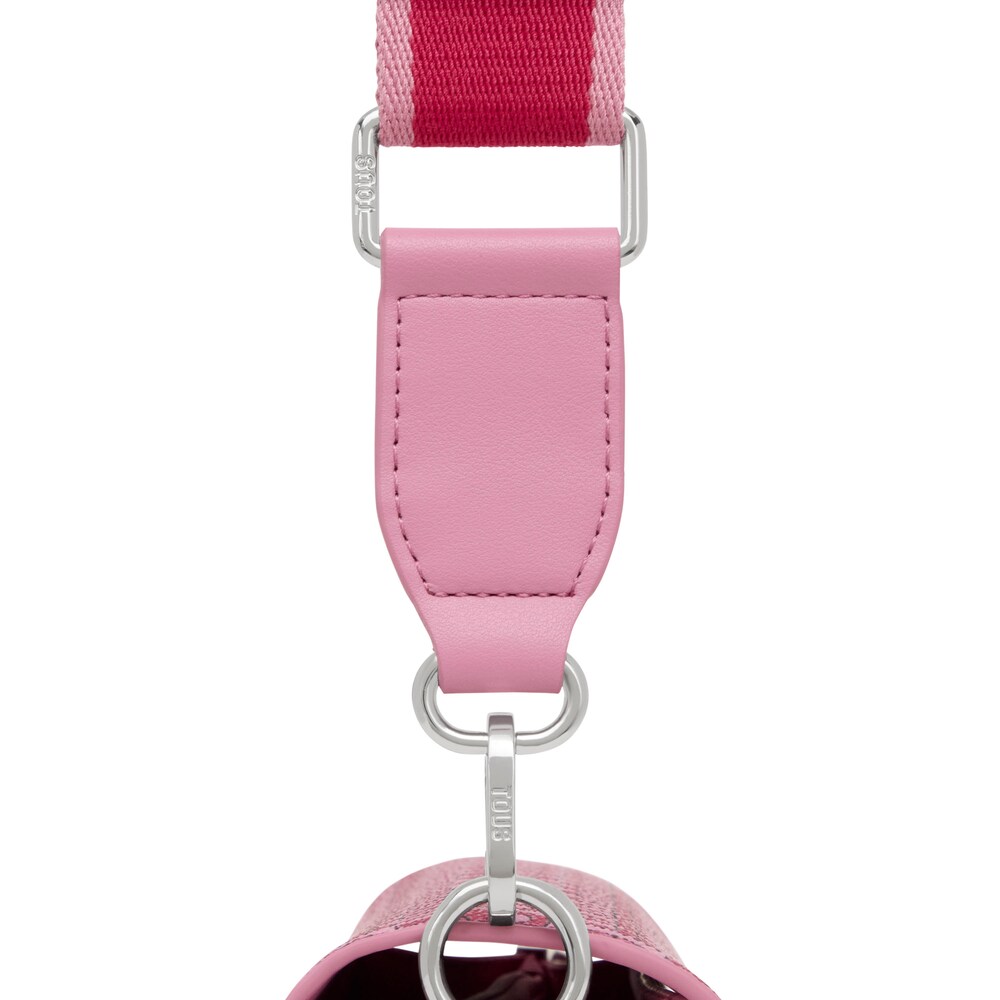 Středně velk&aacute; Crossbody kabelka s&nbsp;chlopn&iacute; fuchsiov&eacute; barvy TOUS MANIFESTO Essence