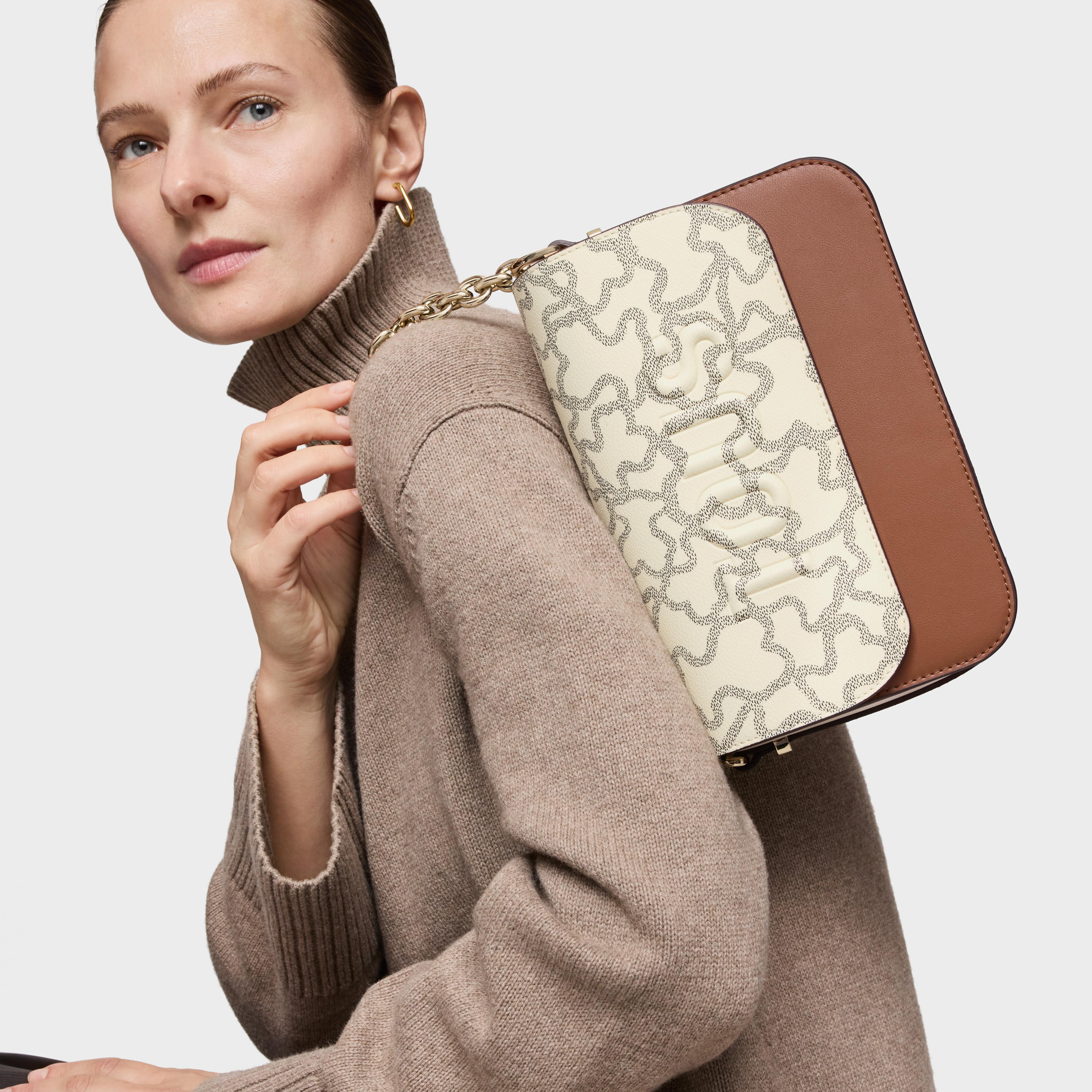 Medium camel beige chain Crossbody bag Kaos Icon