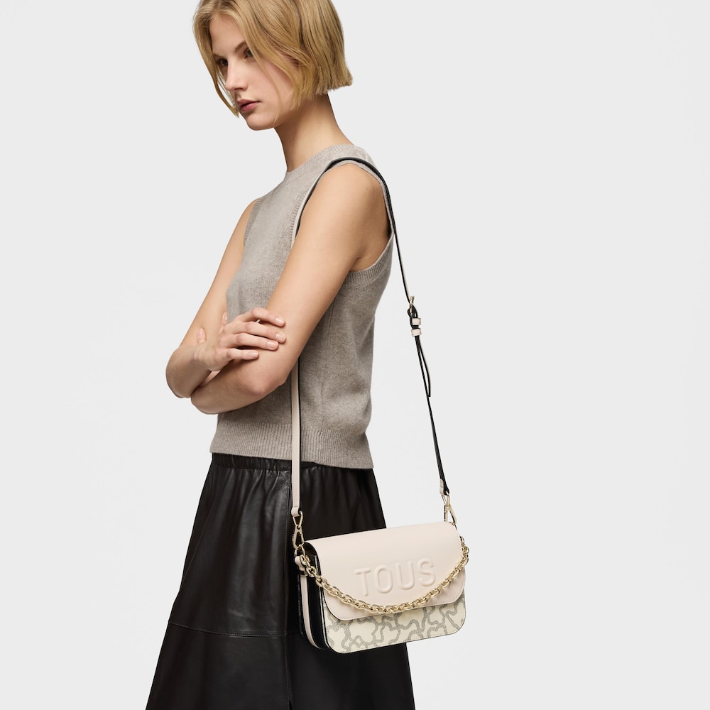 Středně velk&aacute; Crossbody kabelka Chain Kaos Icon v&nbsp;čern&eacute; a b&eacute;žov&eacute; barvě