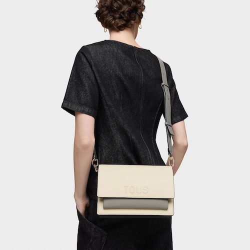 Bandolera mediana beige y gris Audree Saffiano