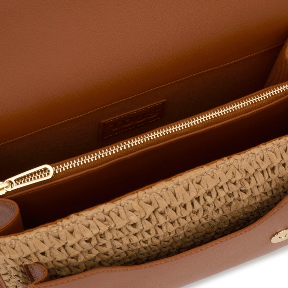 &Mu;&epsilon;&sigma;&alpha;ί&omicron;&upsilon; &mu;&epsilon;&gamma;έ&theta;&omicron;&upsilon;&sigmaf; &tau;&sigma;ά&nu;&tau;&alpha; &chi;&iota;&alpha;&sigma;&tau;ί Audree Rafia &sigma;&epsilon; &kappa;&alpha;&mu;&eta;&lambda;ό &chi;&rho;ώ&mu;&alpha;