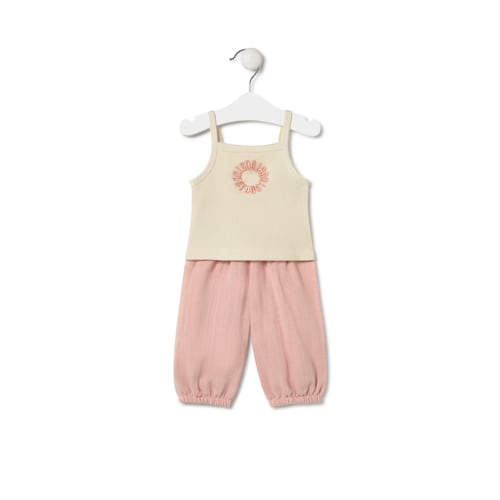Baby girls outfit in Classic pink