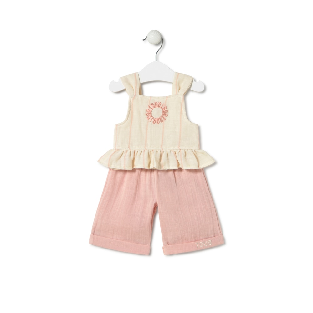 Baby girls outfit in Classic pink