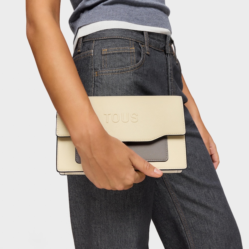 Clutch beige y gris Audree Saffiano