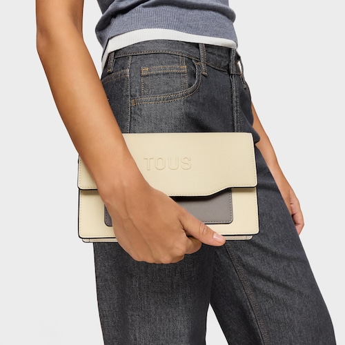 Clutch beige y gris Audree Saffiano