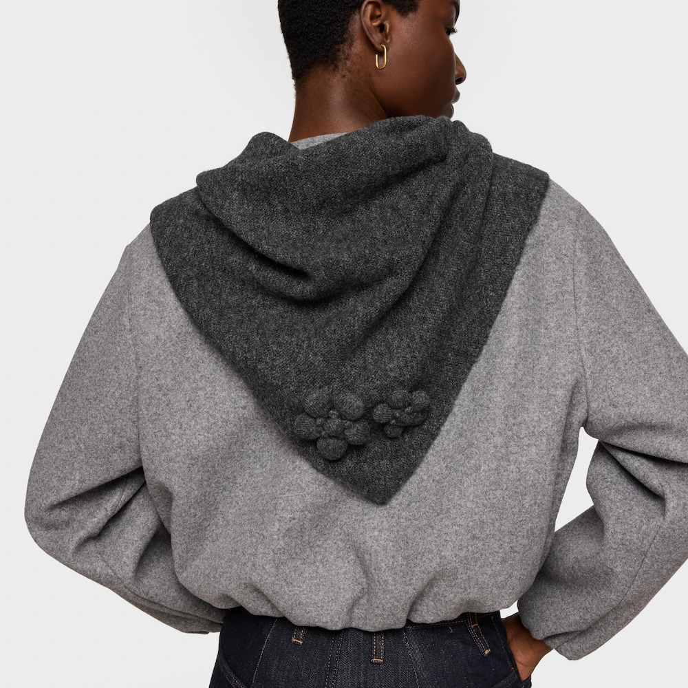 Pa&ntilde;uelo triangular gris oscuro TOUS Daisy