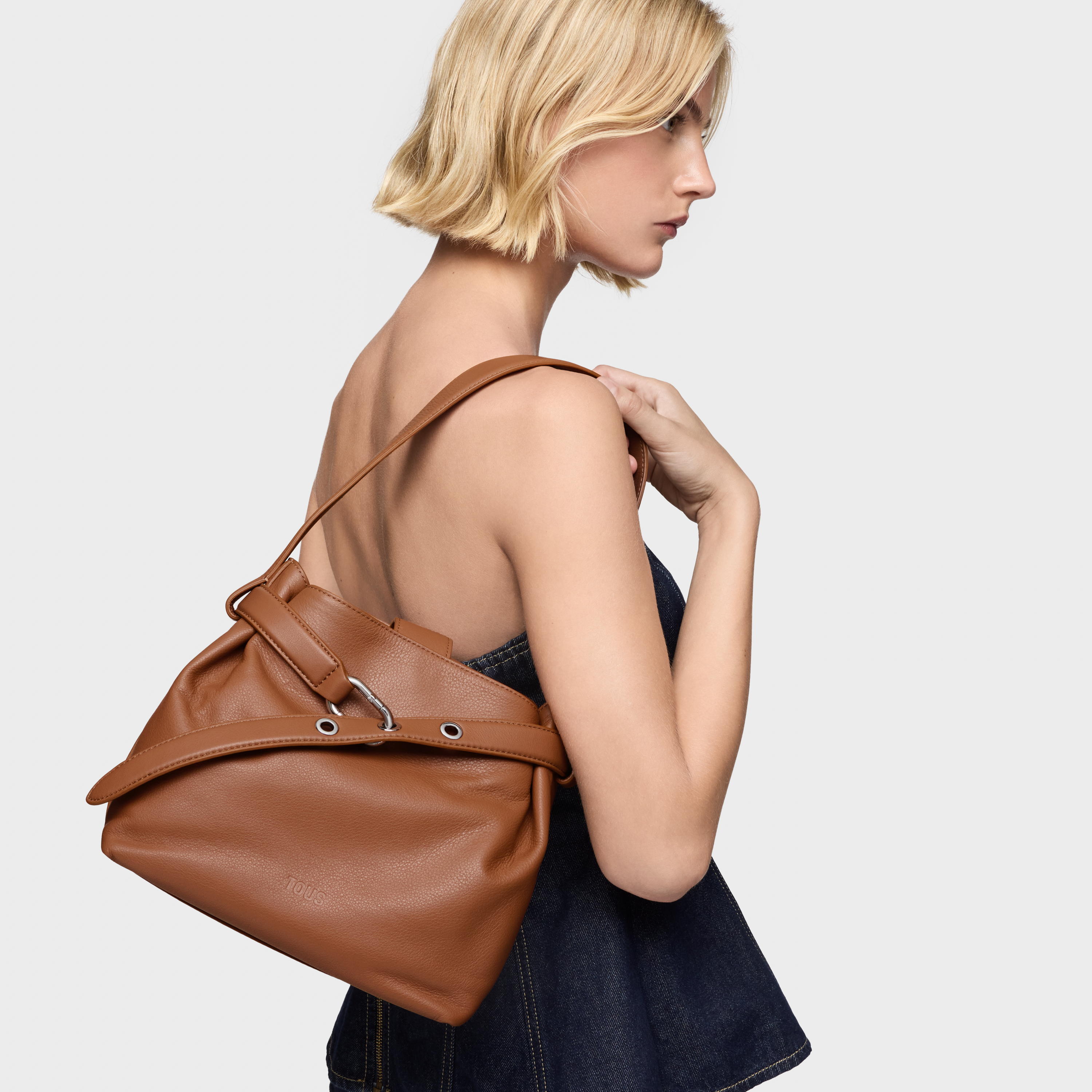 Saca mediana de piel camel TOUS Hold | TOUS