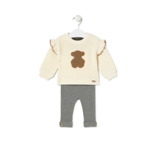 Girls outfit in Garnet pink