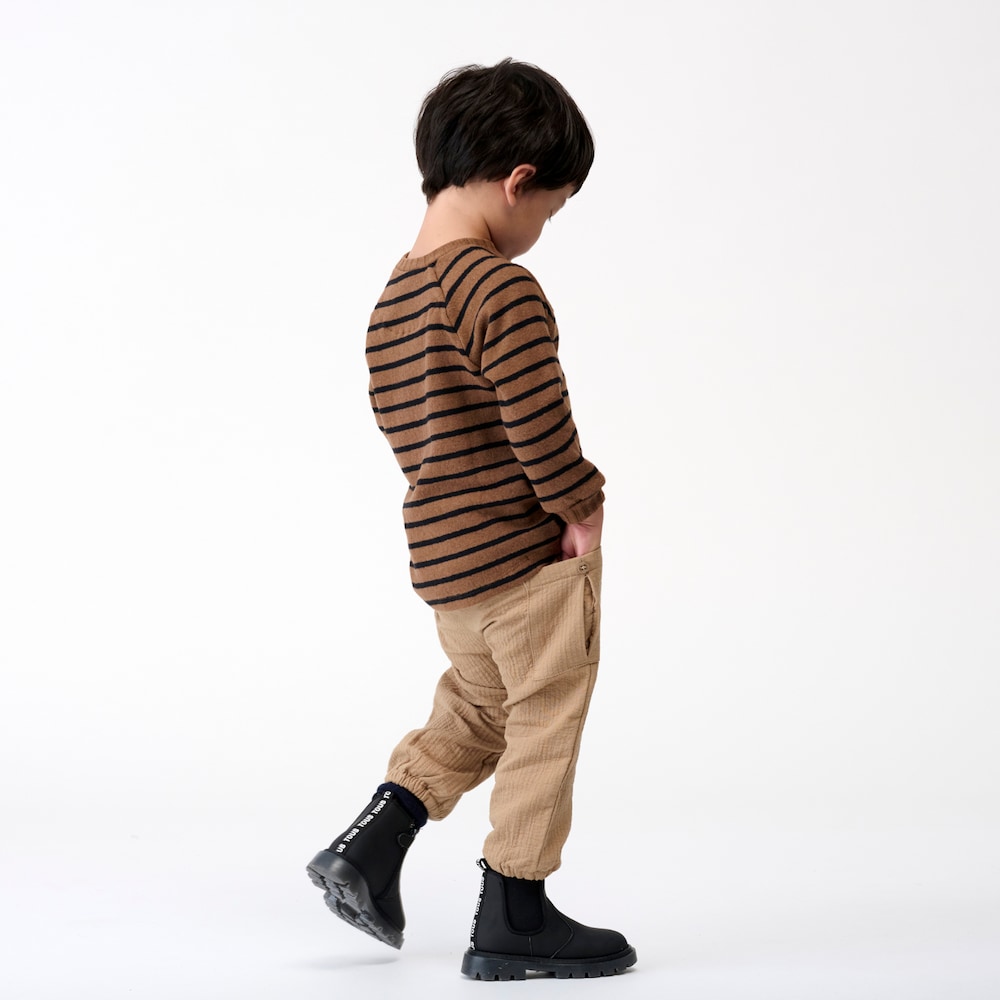Conjunto de ni&ntilde;o Brown crudo