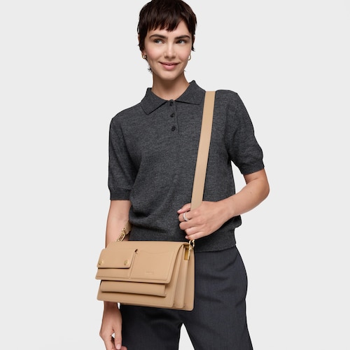 Bandolera mediana arena Audree Pockets