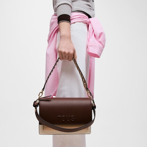 Stredne veľk&aacute; b&eacute;žovo-hned&aacute; Crossbody kabelka TOUS Audree Saffiano