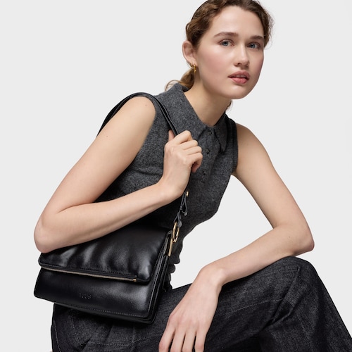 Středně velk&aacute; čern&aacute; Crossbody kabelka TOUS Audree Soft