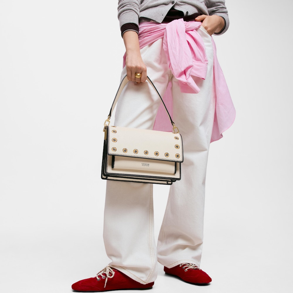 Stredne veľk&aacute; b&eacute;žov&aacute; Crossbody kabelka TOUS Audree Trampantojo