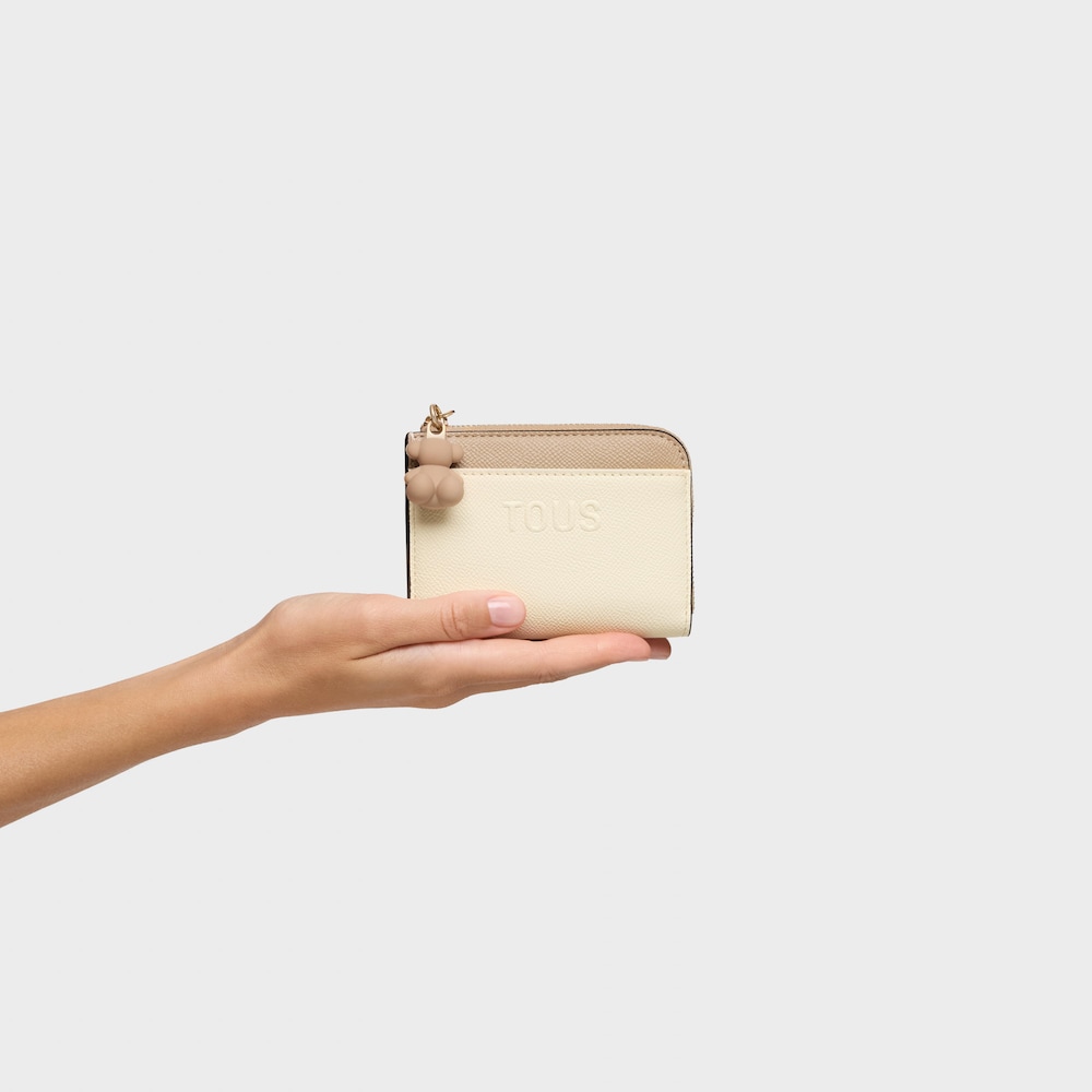 &Mu;&epsilon;&gamma;ά&lambda;&omicron; &pi;&omicron;&rho;&tau;&omicron;&phi;&omicron;&lambda;ά&kappa;&iota; TOUS Audree Saffiano &sigma;&epsilon; &mu;&pi;&epsilon;&zeta; &kappa;&alpha;&iota; &chi;&rho;ώ&mu;&alpha; &tau;&eta;&sigmaf; ά&mu;&mu;&omicron;&upsilon;