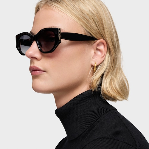 Gafas de sol en color negro Logo