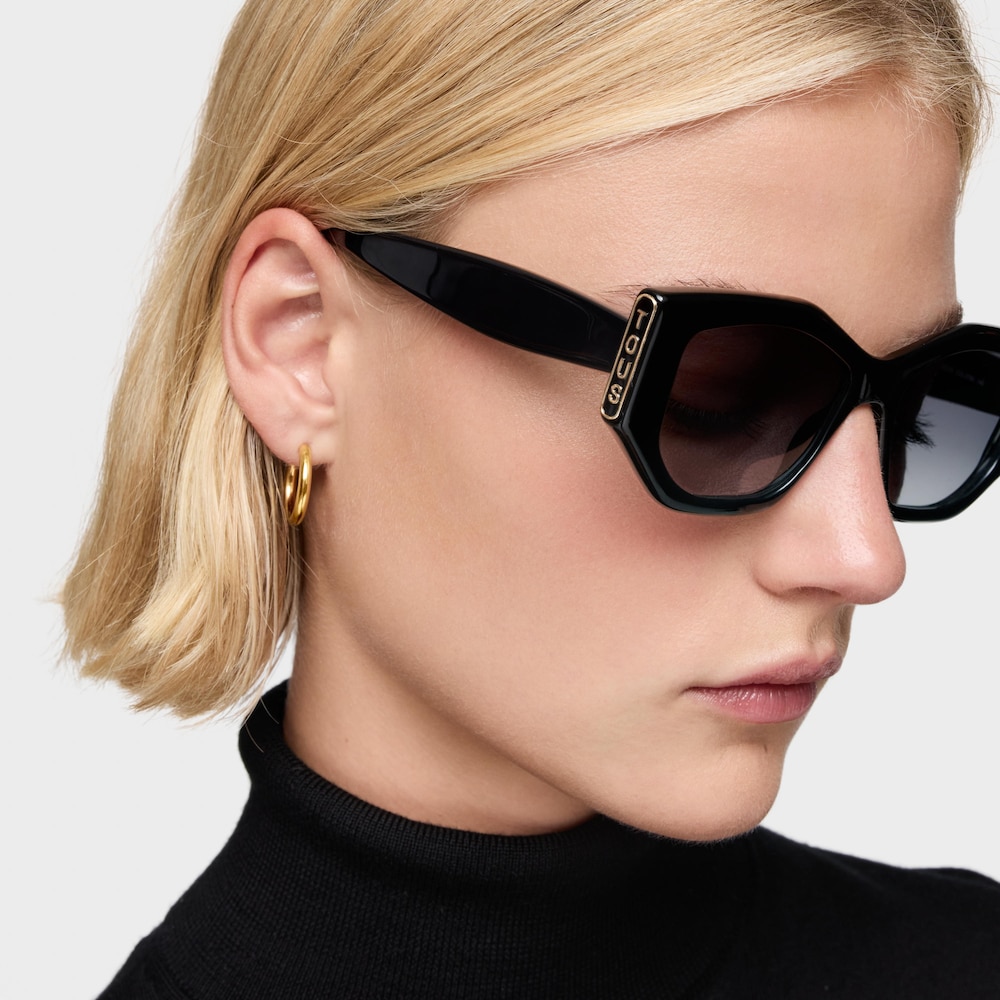 Gafas de sol en color negro Logo