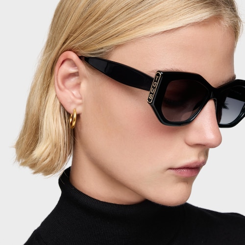 Gafas de sol en color negro Logo