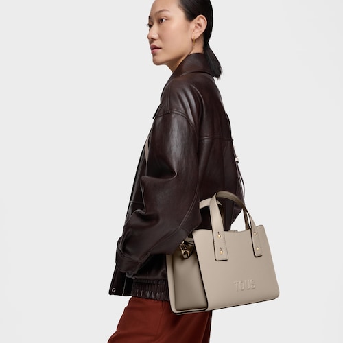 &Mu;&epsilon;&sigma;&alpha;ί&omicron;&upsilon; &mu;&epsilon;&gamma;έ&theta;&omicron;&upsilon;&sigmaf; &tau;&sigma;ά&nu;&tau;&alpha; city TOUS Back to Basics &sigma;&epsilon; &tau;&alpha;&mu;&pi;ά &chi;&rho;ώ&mu;&alpha;