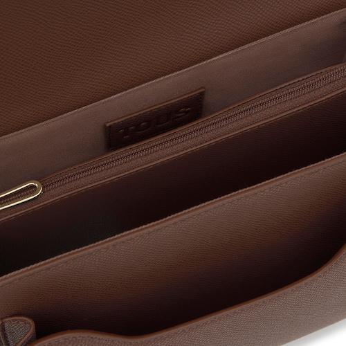 Bandolera mediana marr&oacute;n Audree Studs