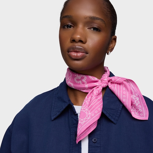 Mal&yacute; čtvercov&yacute; &Scaron;&aacute;tek v&nbsp;růžov&eacute; barvě TOUS All in Bandana