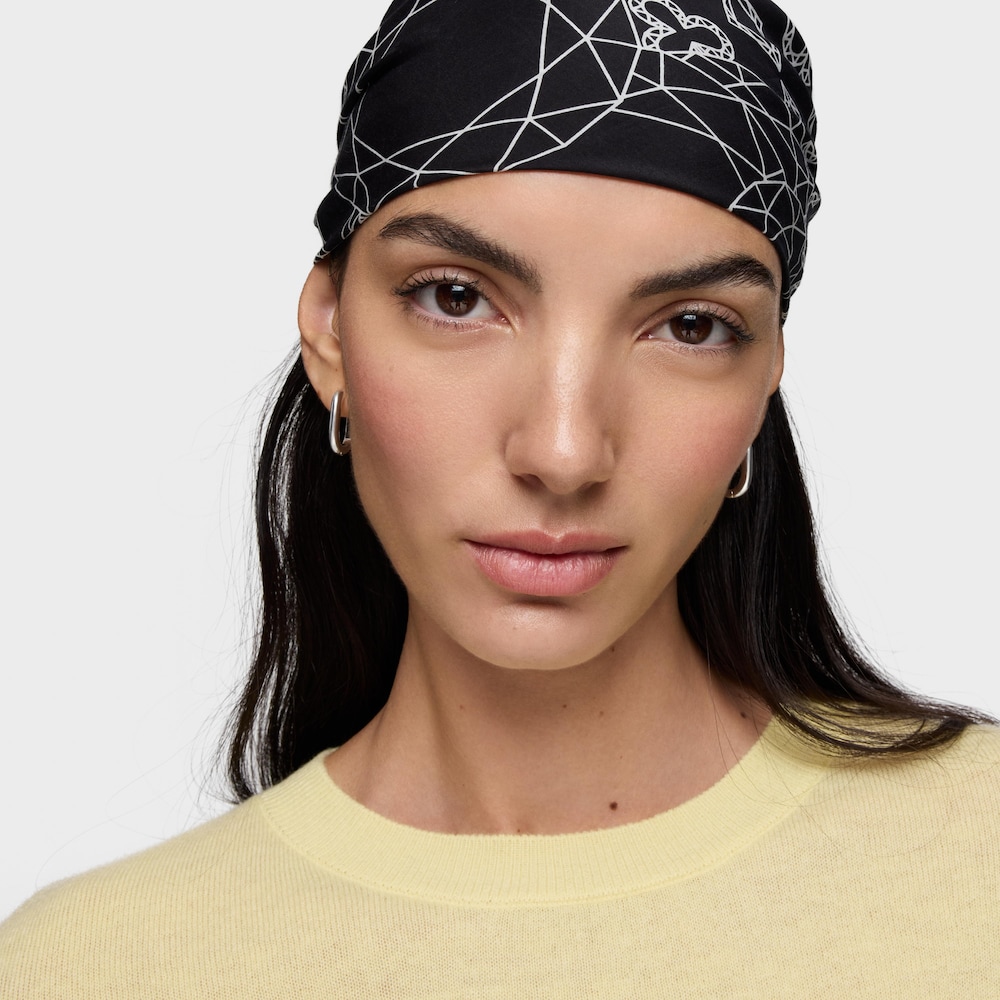 Mal&yacute; čtvercov&yacute; &Scaron;&aacute;tek v&nbsp;čern&eacute; barvě TOUS All in Bandana