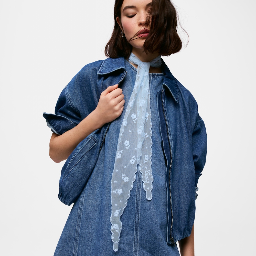 Pa&ntilde;uelo bordado azul cielo TOUS Daisy