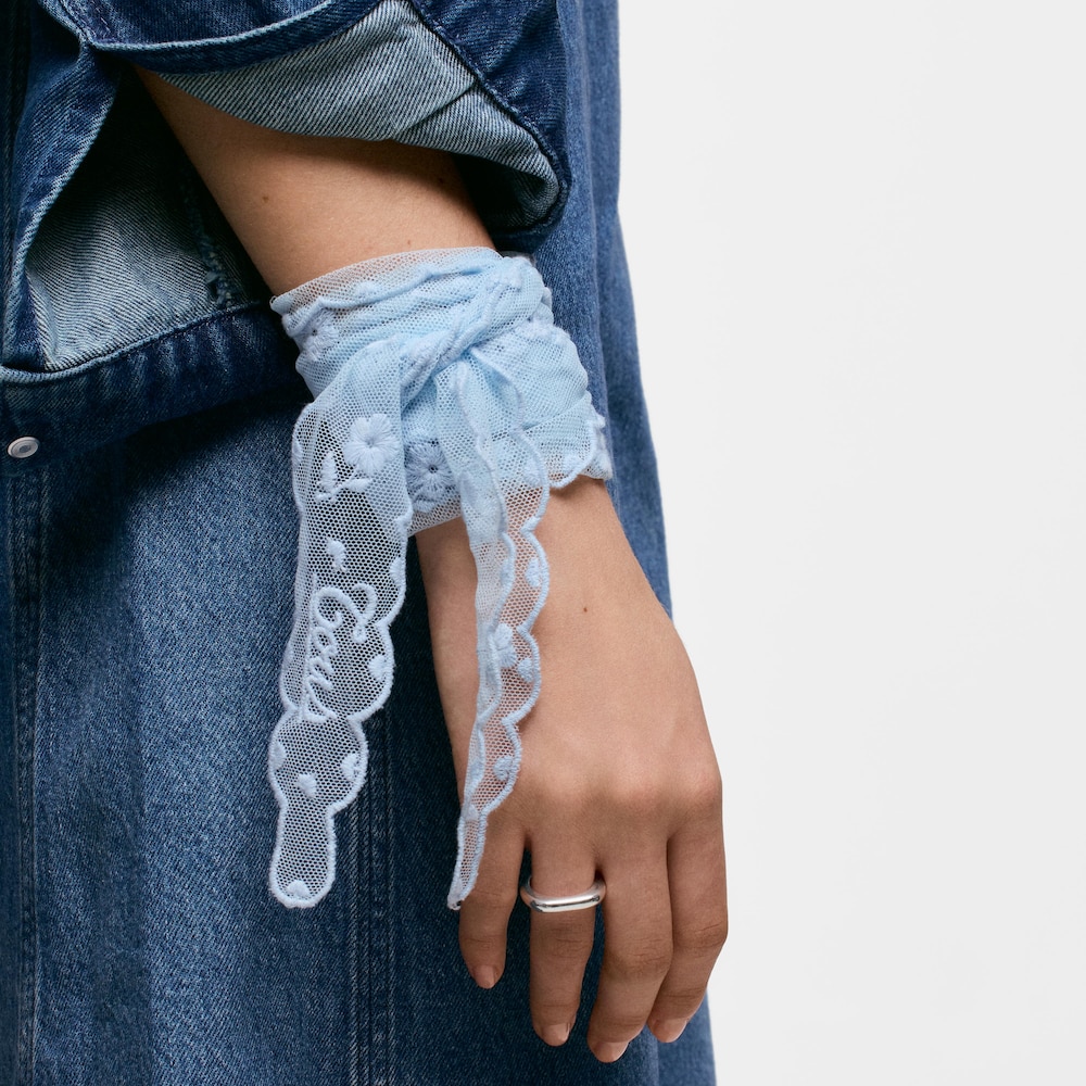 Pa&ntilde;uelo bordado azul cielo TOUS Daisy