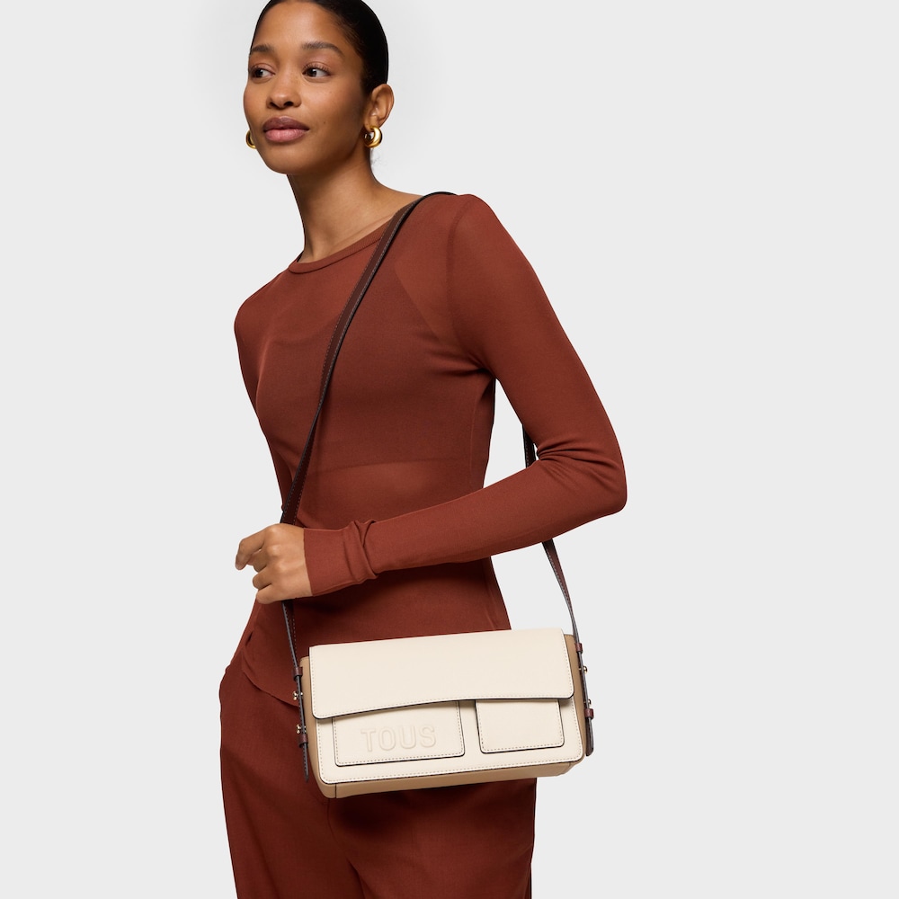 Středně velk&aacute; Crossbody kabelka v&nbsp;b&eacute;žov&eacute; a hněd&eacute; barvě TOUS Back to Basics