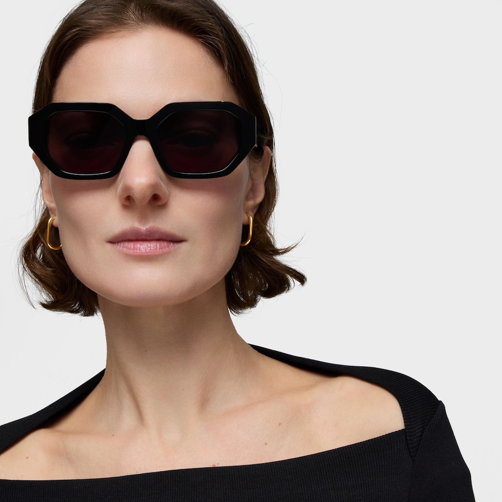 Gafas de sol en color negro Geometric Logo