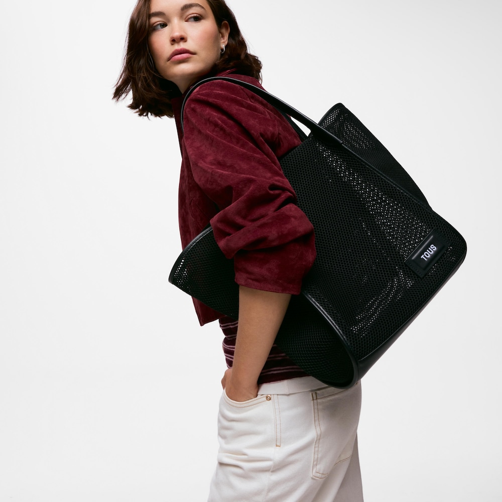 TOUS Tulip&aacute;nov&aacute; s&iacute;ťka &ndash; velk&aacute; čern&aacute; přepravka