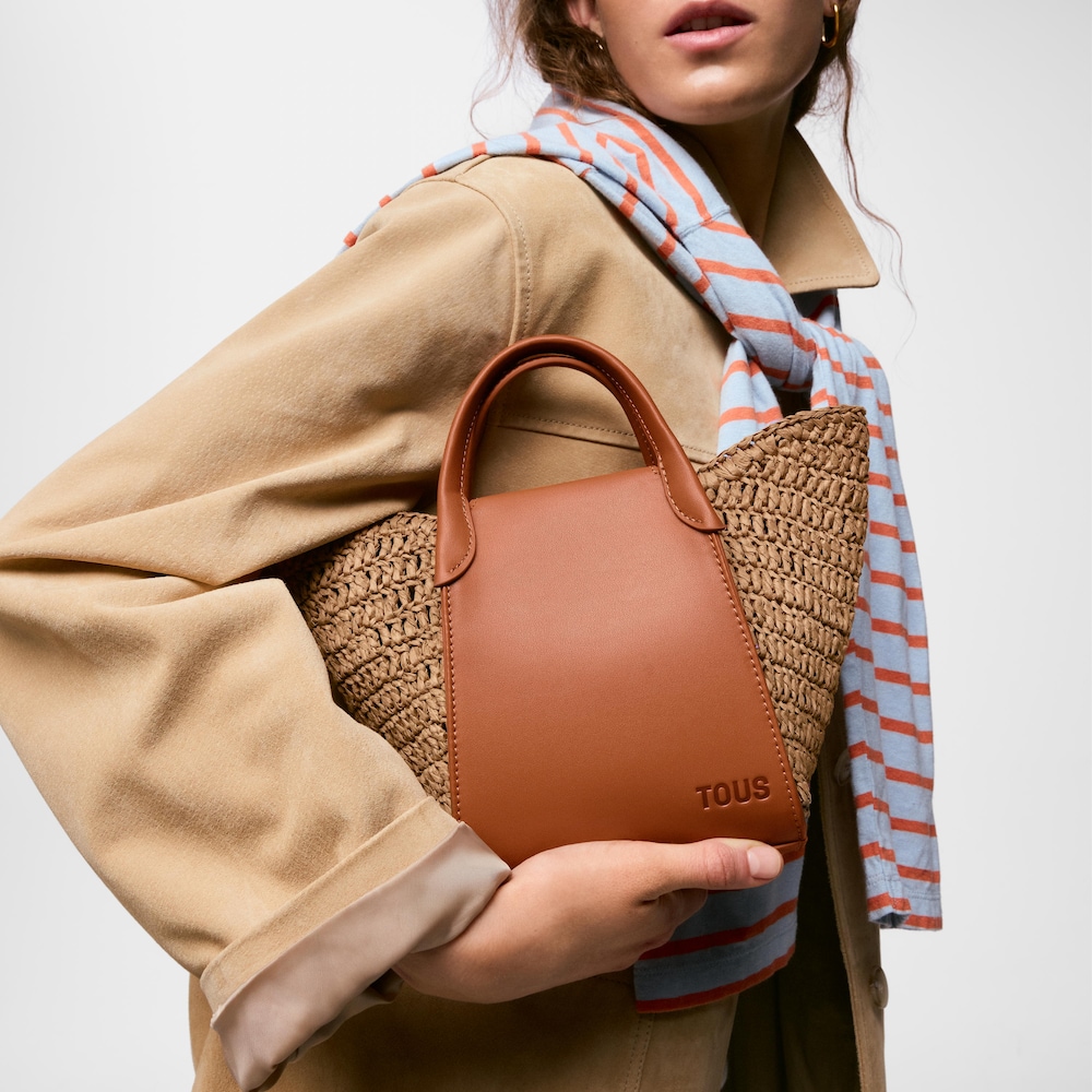 Mal&aacute; Tote kabelka ve velbloud&iacute; hněd&eacute; barvě TOUS Tulip Rafia
