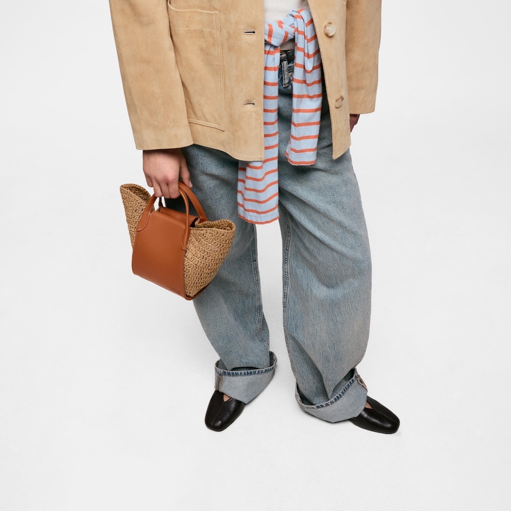 Mal&aacute; Tote kabelka ve velbloud&iacute; hněd&eacute; barvě TOUS Tulip Rafia