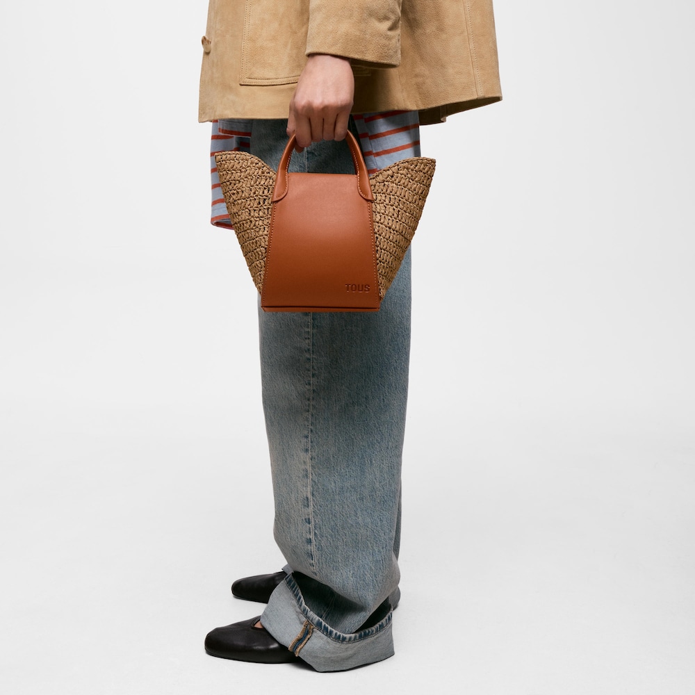 Mal&aacute; Tote kabelka ve velbloud&iacute; hněd&eacute; barvě TOUS Tulip Rafia